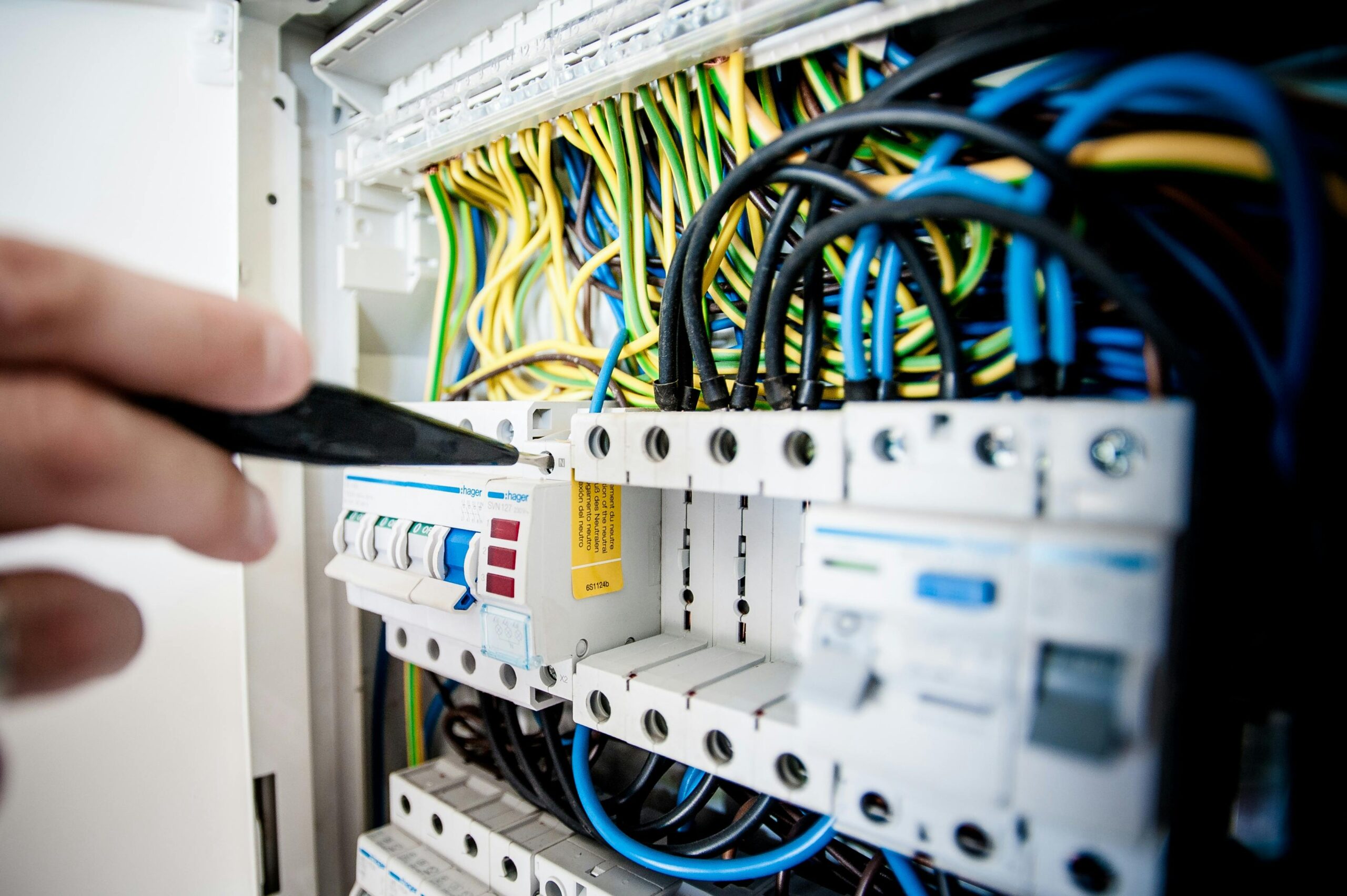 Lichtschakelaar en elektrotechnische aansluiting